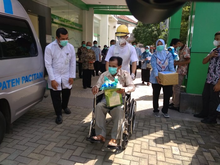 Seorang Kakek Pasien COVID-19 di Pacitan Sembuh