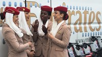 Di sisi lain, ada pula yang mengatakan kata Dubai berasal dari bahasa Arab ‘dabba’ yang artinya menjalar atau mengalir. Di kota ini memang terdapat aliran sebuah sungai air garam yang dikenal dengan Khor Dubai atau Dubai Creek. Artur Widak/NurPhoto via Getty Images