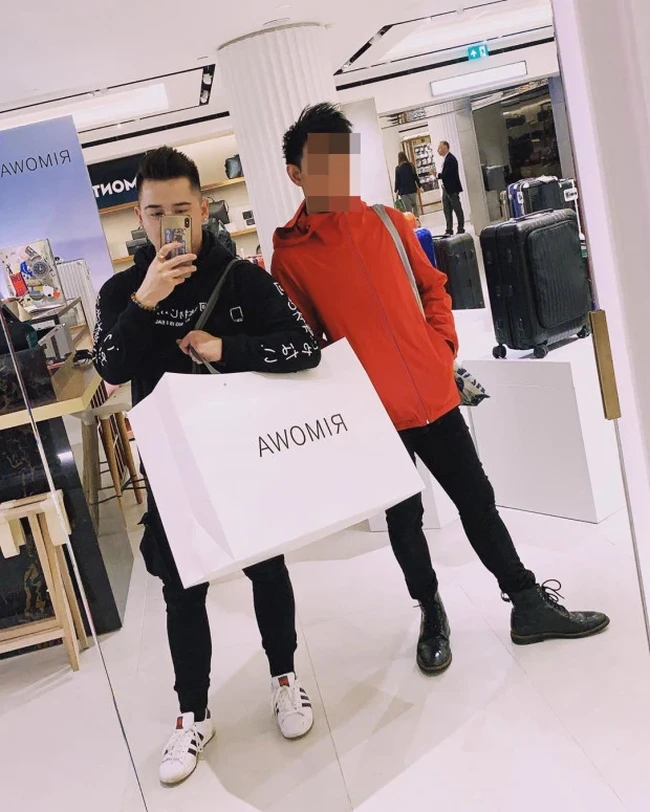 Namun ia menyadari bahwa hidup di jalanan tidak semudah yang dipikirkan. Meski di hari pertama ia berhasil mendapatkan uang, namun hidup di jalanan sangatlah keras.  Foto: Instagram @kemuajay