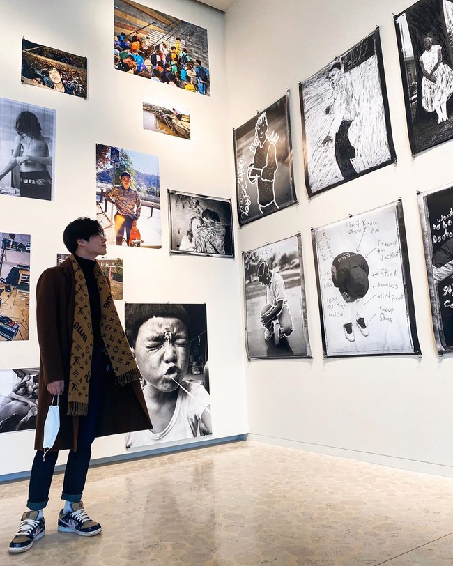 Tentunya banyak hal yang akan dirindukan para EXO-L selama Suho EXO wamil. Salah satunya adalah foto-foto estetik Suho di Instagram dan potretnya yang boyfriendable.Foto: Instagram @kimjuncotton