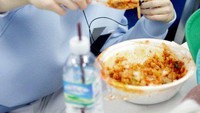 Rocky juga terlihat sangat gemar makan enak. Ia pun bisa menghabiskan satu mangkuk besar bibimbap seorang diri seperti foto ini. Foto: ASTRO SNS