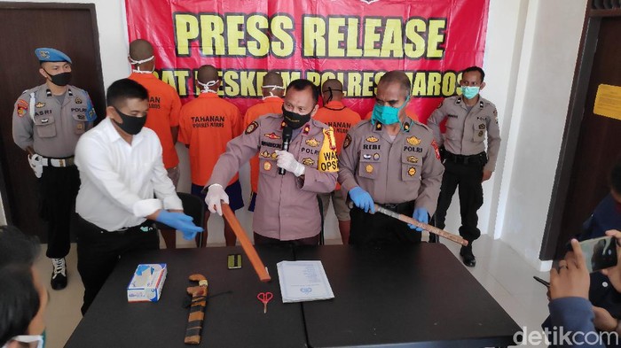 Polisi tangkap 5 warga Maros yang terobos Polsek Camba dan aniaya tahanan (M Bakrie/detikcom)
