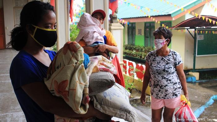 Topan Ambo Hantam Timur Laut Filipina