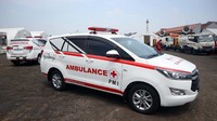 Toyota menyerahkan bantuan 1.000 alat pelindung diri (APD) dan penyediaan mobil transportasi untuk mendukung mobilitas para medis/petugas PMI di 15 kota besar Indonesia. Istimewa/Dok PMI.