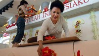 Usai tragedi Trisakti, sejumlah aparat keamanan diadili. Dalam buku Hari-hari Terpanjang Menjelang Mundurnya Presiden Soeharto dan Beberapa Peristiwa Terkait (2001) yang ditulis James Luhulima, dijelaskan bahwa setidaknya ada delapan belas polisi yang diadili karena tragedi tersebut. Choo Youn Kong/AFP via Getty Images.