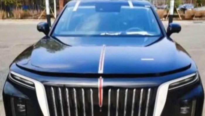 Hongqi E115 Rolls-Royce Cullinan tiruan