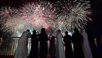 Dubai terletak di sepanjang pantai Teluk Arab dan dipimpin oleh keluarga al-Maktoum sejak 1883. Bermula dari sebuah perkampungan nelayan, Dubai diambil alih pada tahun 1830 oleh suku Bani Yan dari tempat yang subur di dataran Liwa. Giuseppe Cacace/AFP via Getty Images