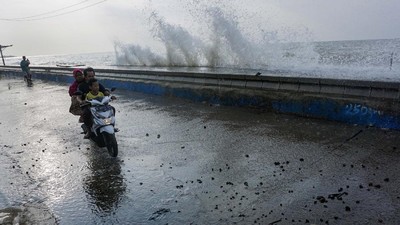 Banjir Rob-Angin Kencang Kembali Landa Pesisir Utara Jawa