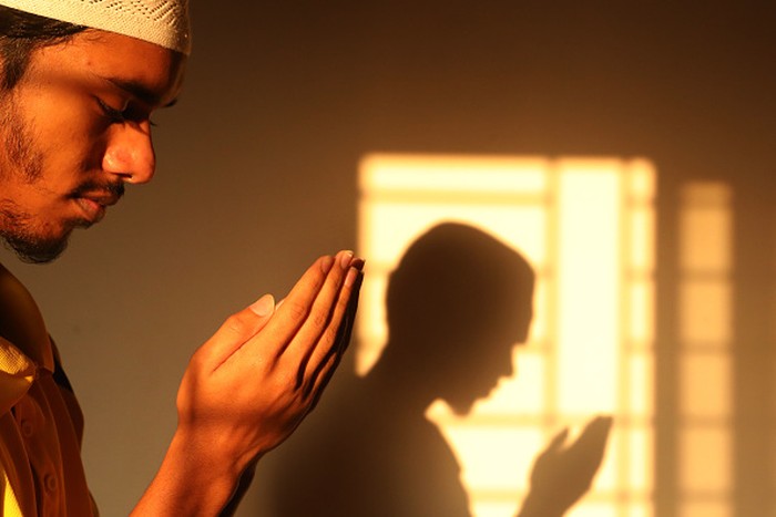 Saat Umat Muslim Dunia Berlomba Raih Lailatul Qadar

Di bulan Suci Ramadhan, ada satu malam yang selalu ditunggu-tunggu kehadirannya oleh umat Muslim di seluruh dunia. Lailatul Qadar. Malam yang biasa disebut malam seribu bulan itu jatuh pada 10 malam terakhir bulan Ramadhan.