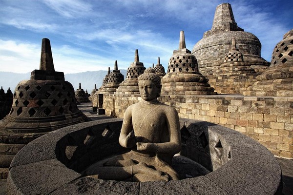 Tahu nggak Candi Borobudur pernah di bom. Dua tahun setelah pemugaran ke-2, 21 Januari 1985 sebanyak 13 bom diletakkan pelaku di sejumlah stupa kecil. Sembilan dari 13 bom tersebut meledak dan menghancurkan ratusan balok batu stupa. Aksi pemboman berkaitan dengan pemahaman radikal. (dok Kemenparekraf) Tahu nggak Candi Borobudur pernah di bom. Dua tahun setelah pemugaran ke-2, 21 Januari 1985 sebanyak 13 bom diletakkan pelaku di sejumlah stupa kecil. Sembilan dari 13 bom tersebut meledak dan menghancurkan ratusan balok batu stupa. Aksi pemboman berkaitan dengan pemahaman radikal. (dok Kemenparekraf)