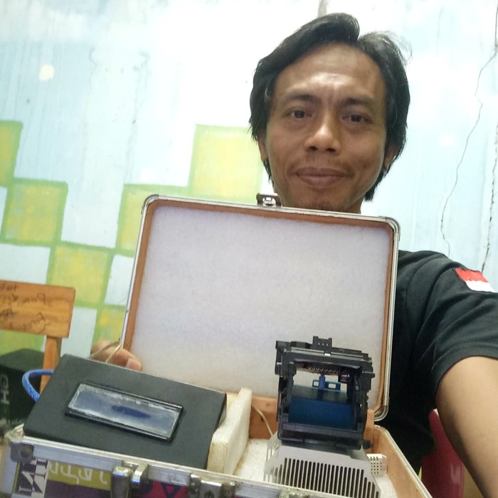 Warga Rejang Lebong, Bengkulu, Wimmy Hartawan bisa membuat alat tes PCR untuk Corona.