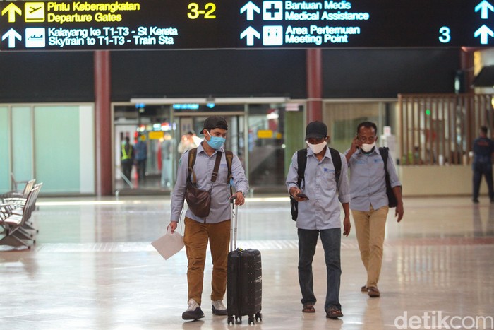 Bandara Soekarno-Hatta ramai diperbincangkan usai kepadatan penumpang terlihat di bandara itu pagi tadi. Seperti apa kondisi bandara itu kini?
