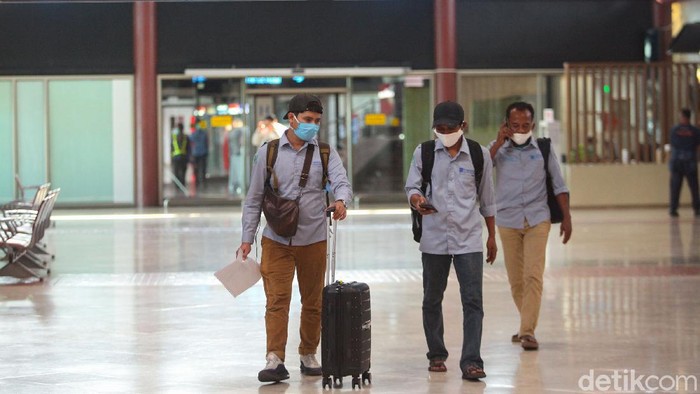 Bandara Soekarno-Hatta ramai diperbincangkan usai kepadatan penumpang terlihat di bandara itu pagi tadi. Seperti apa kondisi bandara itu kini?
