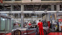 Ferrari merilis spider bermesin V12 adalah pada 50 tahun lalu. Kisah Ferrari V12 Spider menampilkan banyak model ikonik yang dimulai pada 1948 melalui 166 MM, sebuah model GT sejati yang memenangkan dua balapan ketahanan paling bergengsi di dunia pada tahun 1949: Mille Miglia dan 24 Hours of Le Mans.  Foto: dok. Ferrari