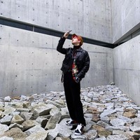 Untuk mengambil foto yang estetik ketika liburan, ia pun rela untuk bangun lebih pagi. Aku kadang-kadang bahkan menunggu jika aku berada di tempat yang bagus pada siang hari dan ada banyak orang. Kalau liburan kan kita lelah juga. Jadi aku istirahat sambil menunggu di depannya,Foto: Instagram @kimjuncotton