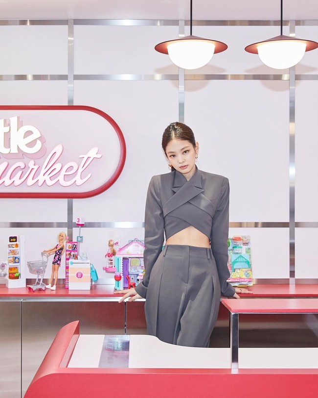 Jentle Home merupakan koleksi kolaborasi antara Jennie dan brand kacamata premium Gentle Monster. Koleksi edisi terbatas ini dirancang sendiri oleh penyanyi 24 tahun tersebut. Foto: Instagram/@gentlemonster