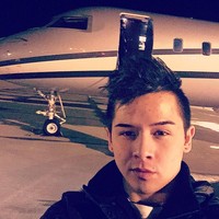 Pria yang tinggal di Cambridgeshire, Inggris itu terbiasa dengan barang-barang mewah. Ia bahkan kerap liburan dengan jet pribadi.  Foto: Instagram @kemuajay