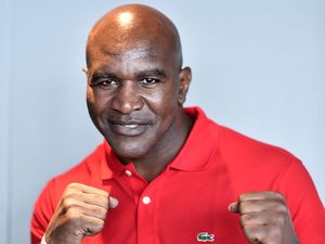 Evander Holyfield Ngebet Tarung Lagi Lawan Mike Tyson