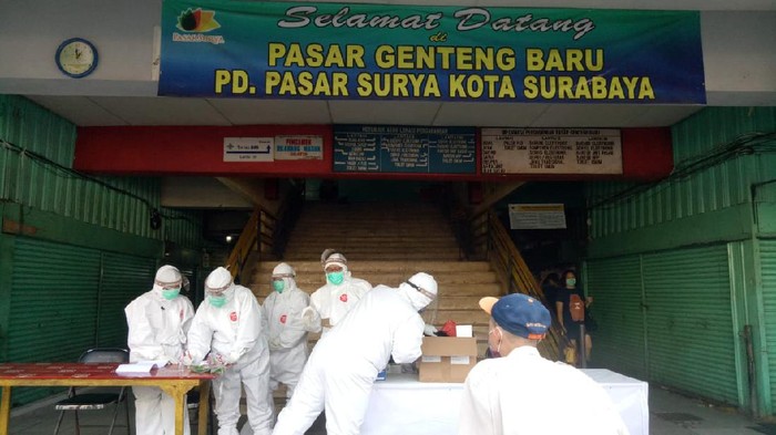 Pedagang Pasar Genteng Baru di Rapid Test