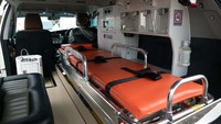 Toyota Indonesia juga menyalurkan 5 (lima) unit ambulance Kijang Innova untuk rumah sakit sebagai wujud kontribusi kepada Pemerintah dalam mengatasi dampak pandemi COVID -19 yang didukung prasarana dan sarana memadai melalui program #ToyoatAdaUntukAnda. Istimewa/Dok PMI.