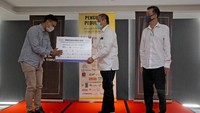 Bantuan tersebut disalurkan melalui YABB kepada para pekerja informal yang terdampak COVID-19 di Jawa Timur.  dok. Komunitas Lintas Iman