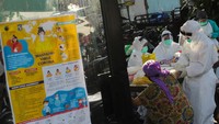 Melalui laman infocovid19.jatim.co.id terdapat 21.738 orang dalam pemantauan (ODP), 4.372 pasien dalam pengawasan (PDP) dan 1.766 orang dinyatakan positif. ANTARA FOTO/Didik Suhartono