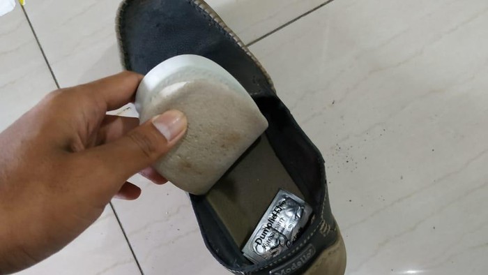 Sepatu Isi Obat Terlarang