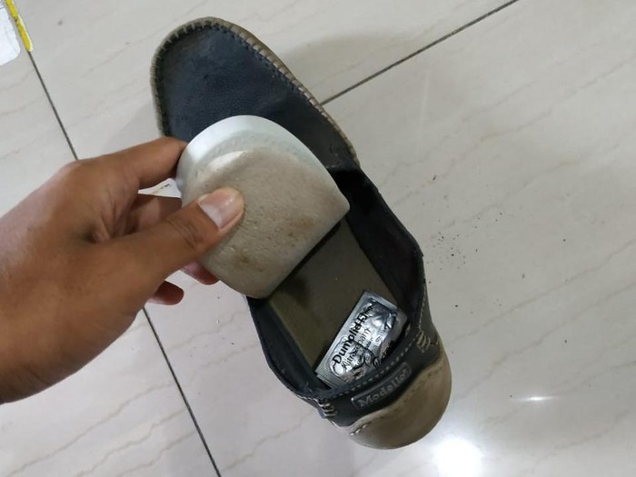 Sepatu Isi Obat Terlarang