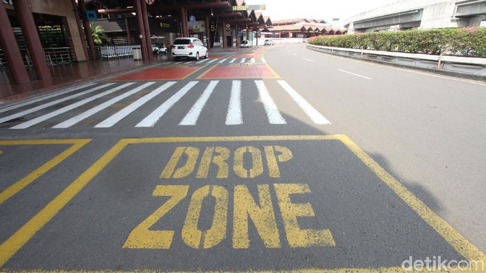 Bandara Soekarno-Hatta ramai diperbincangkan usai kepadatan penumpang terlihat di bandara itu pagi tadi. Seperti apa kondisi bandara itu kini?