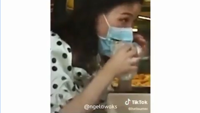 Makan Pakai Masker Makan Pakai Masker