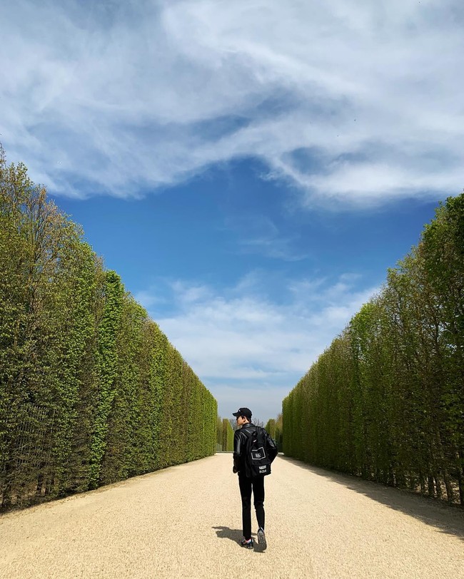 Ini salah foto Instagram estetik favorit Suho EXO. Diambil di Palace of Versailles di Prancis, ia mengatakan jika foto tersebut seperti sebuah lukisan seperti yang terlihat aslinya.Foto: Instagram @kimjuncotton