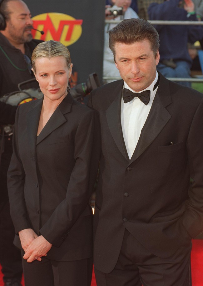 Dari pernikahan tersebut, Kim dan Alec dikaruniai seorang putri bernama Ireland Baldwin. Namun, bahtera rumah tangga mereka hanya bertahan selama sembilan tahun. Mereka akhirnya bercerai pada 2002. (Foto: Getty Images/Dan Callister)