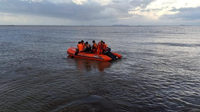 Pencarian ABK yang tenggelam di Laut lepas Sinjai