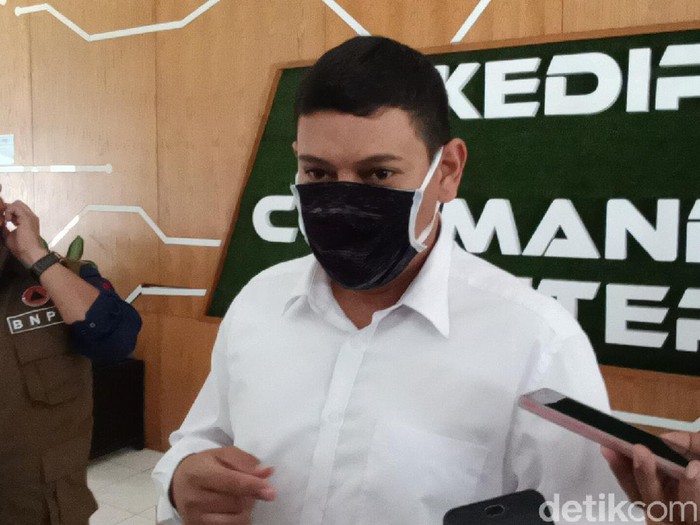 Sembilan warga Kota Kediri dinyatakan positif Corona. Mereka dari kluster pabrik rokok di Tulungagung.
