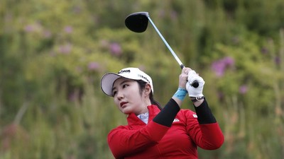 Aksi Pegolf Wanita Korsel Saat Bertanding di Tengah Pandemi