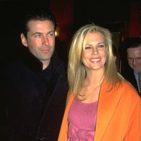 Kecantikan Kim Basinger memesona aktor tampan Alec Baldwin. Mereka menikah pada 1993. Ini menjadi pernikahan kedua bagi Kim yang sebelumnya pernah menjadi istri makeup artist Ron Snyder. (Foto: Getty Images/Diane Freed)