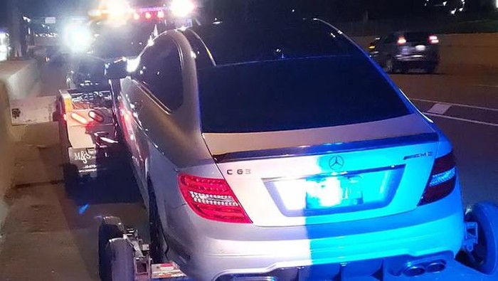 Mobil Mercy dibawa ngebut 308 km/jam