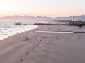 Pantai Los Angeles Dibuka, Wisatawan Bisa Kembali Berselancar