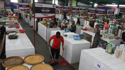 Di Malang, Lapak Pedagang Menerapkan Sistem Ganjil Genap