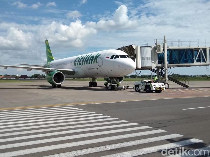 Pesawat Citilink mendarat di bandara Adi Soemarmo, Boyolali.
