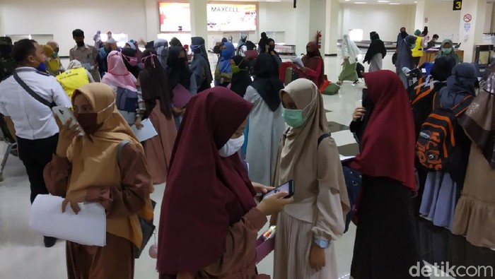 Tiba di Kendari, 73 Santri Gontor Magetan Jalani Tes Swab