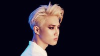 Suho EXO bergaya rambut pirang total di promo Overdose pada tahun 2014. (Foto: Dok. SM Entertainment)