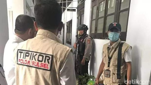 Kepolisian sudah ketiga kalinya menyerahkan berkas dugaan korupsi dana PAUD yang dilakukan istri Wakil Bupati Bone ke Kejari Bone (Zulkifli Nasir/detikcom)