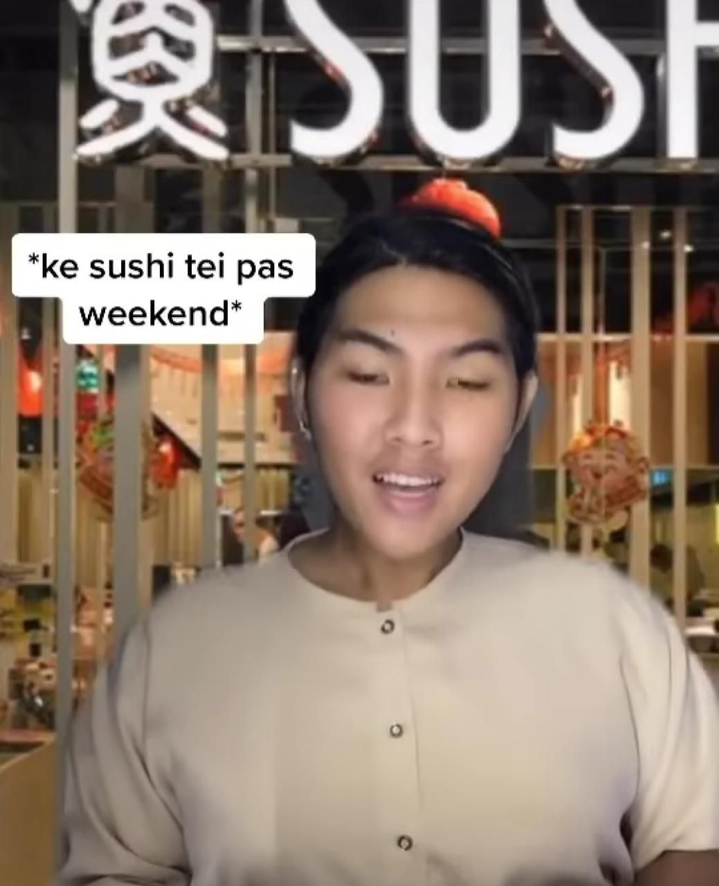 cosplay pelayan resto