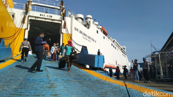 TKI dari Malaysia tiba di Pelabuhan Tanjung Emas Semarang, 15/5/2020
