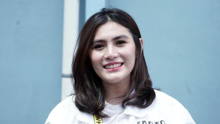 angela lee bagi makanan