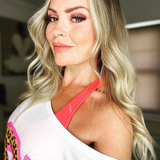 Kamu benar-benar terlihat berusia 20 tahun. Beberkan rahasiamu sis, tambah yang lainnya. Foto: Instagram