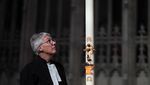 Nyala Lilin Paskah Tandai Dibukanya Gereja York Minster di Inggris