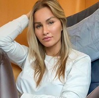 Karena tatonya tersebut, Jill kerap mendapatkan kecaman hingga ancaman kematian dari netizen. Tak sampai di situ, Jill yang mengejar karier sebagai model mengaku kesulitan mendapatkan pekerjaan. Citra dirinya jadi buruk karena tato berlogo Nazi tersebut.  Foto: Instagram