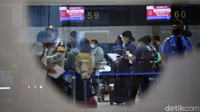 Bandara Soekarno-Hatta (Soetta) melakukan perubahan jalur pemeriksaan berkas izin perjalanan. Sebagaimana diketahui kemarin penumpang berdesak-desakan.